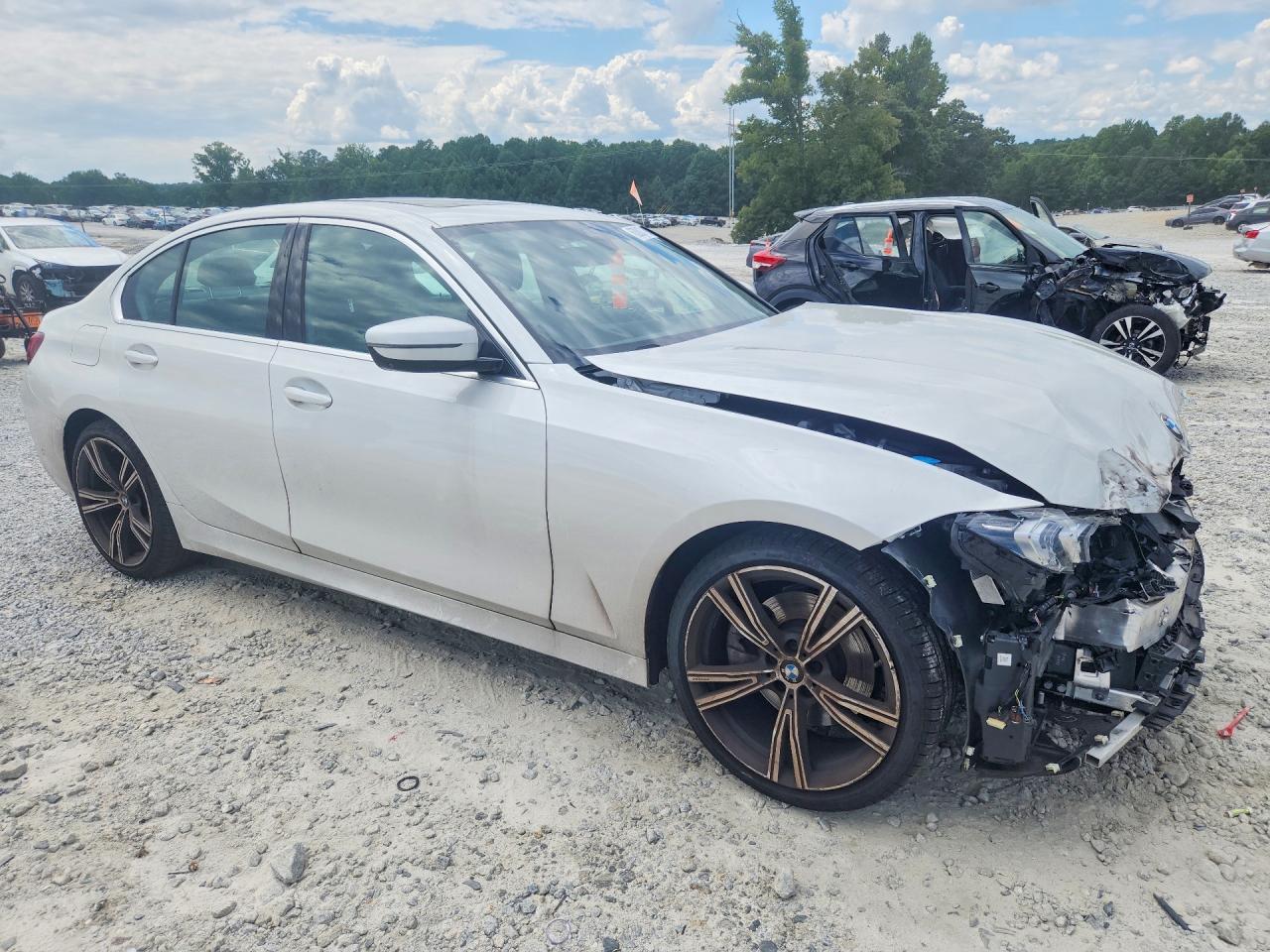 2024 BMW 330I - zdjęcie 4