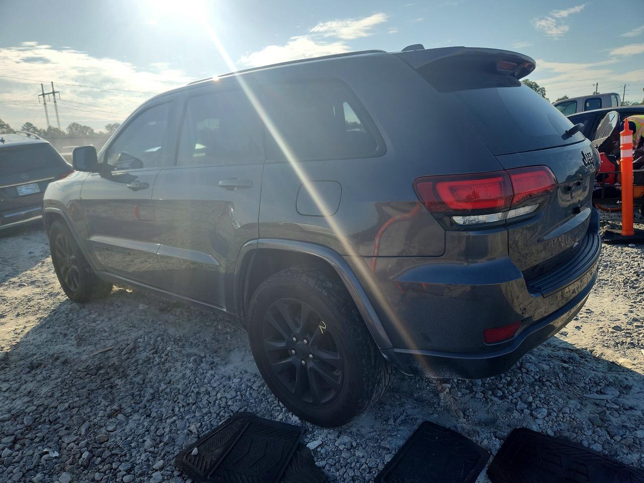 2019 Jeep Grand Cherokee Laredo - zdjęcie 2