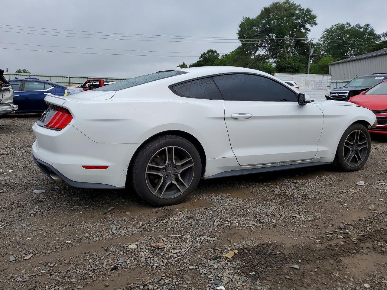 2019 Ford Mustang - zdjęcie 3