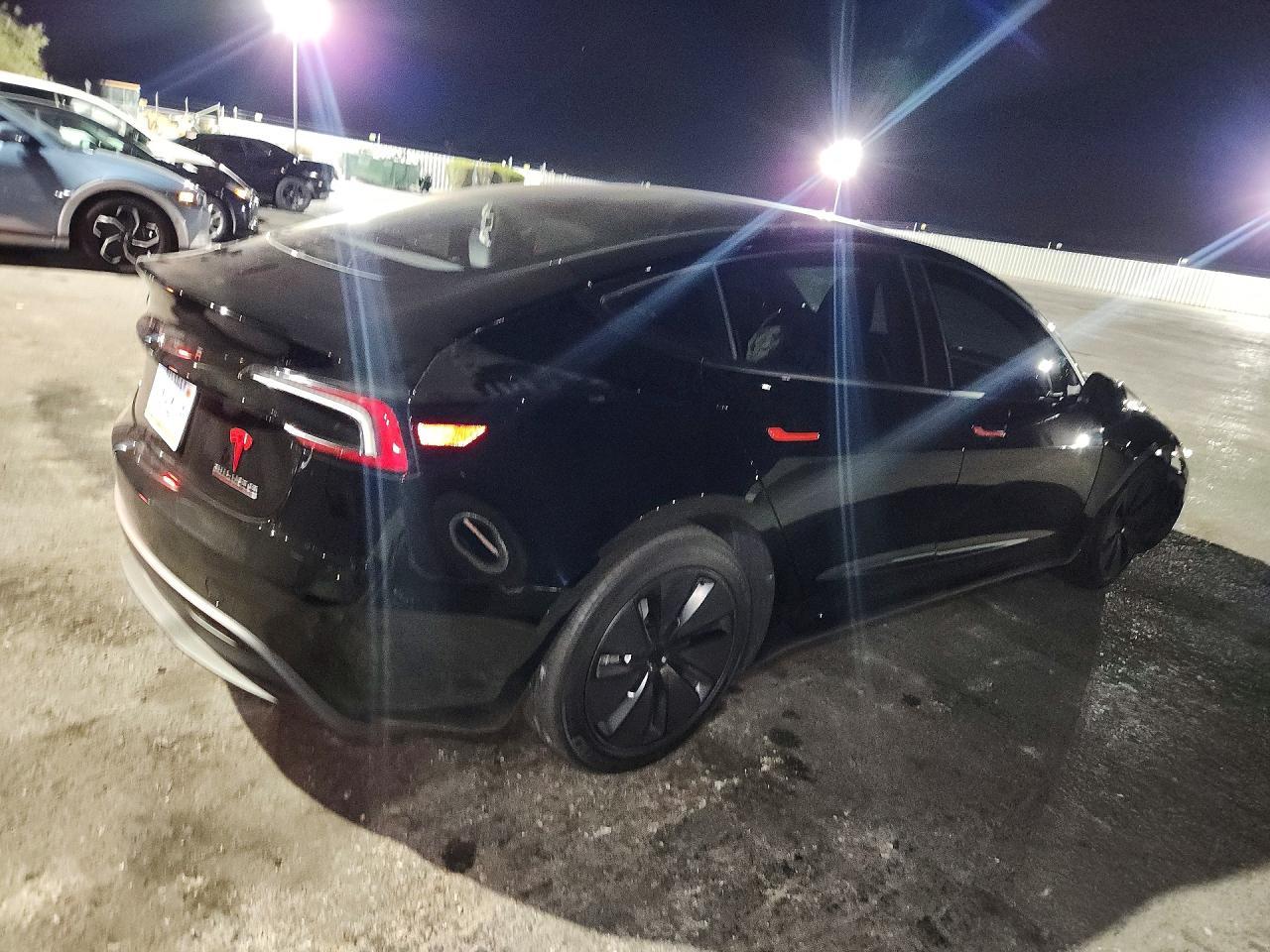 2026 Tesla Model 3 - zdjęcie 3