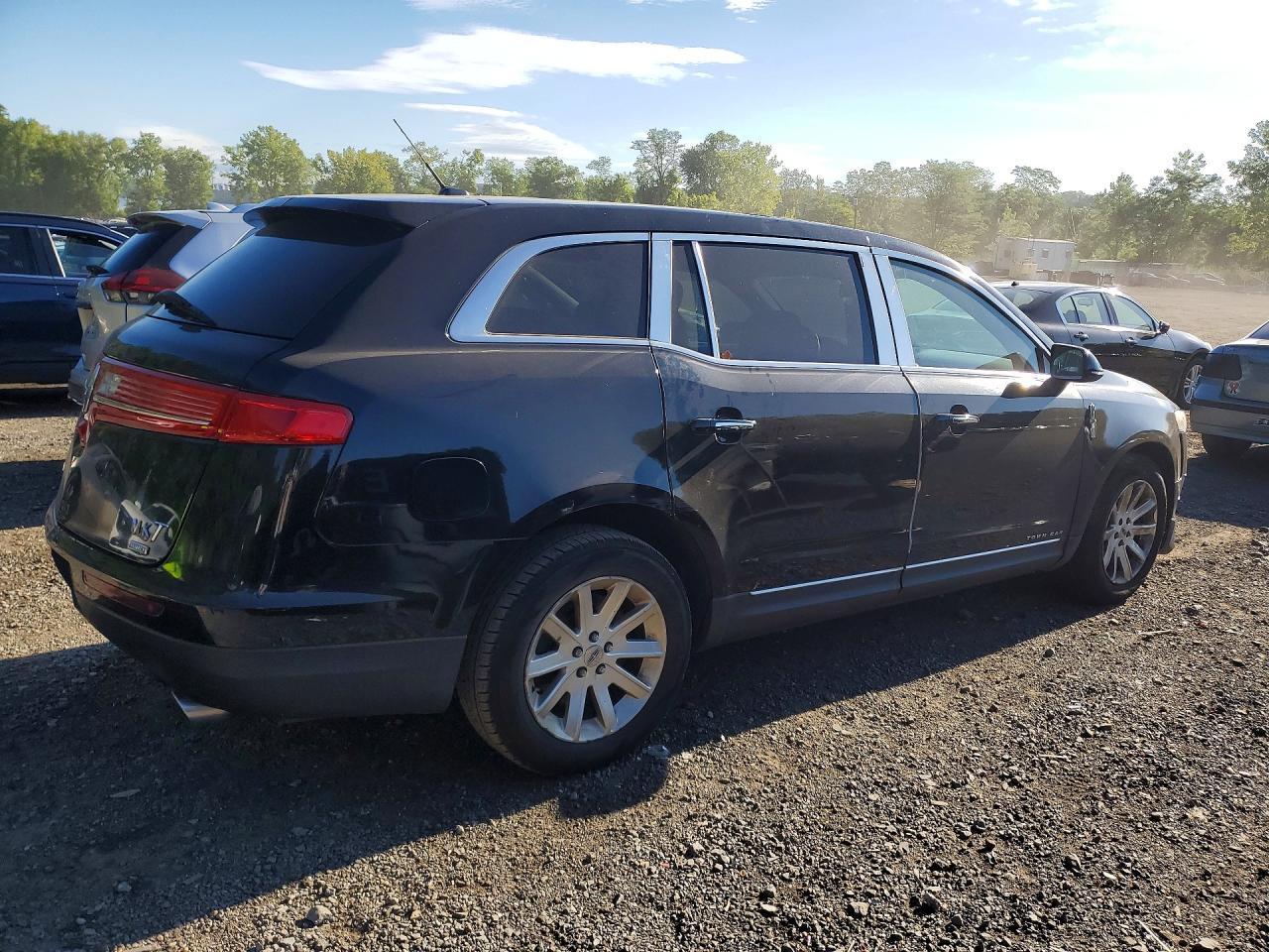 2016 Lincoln Mkt - zdjęcie 3