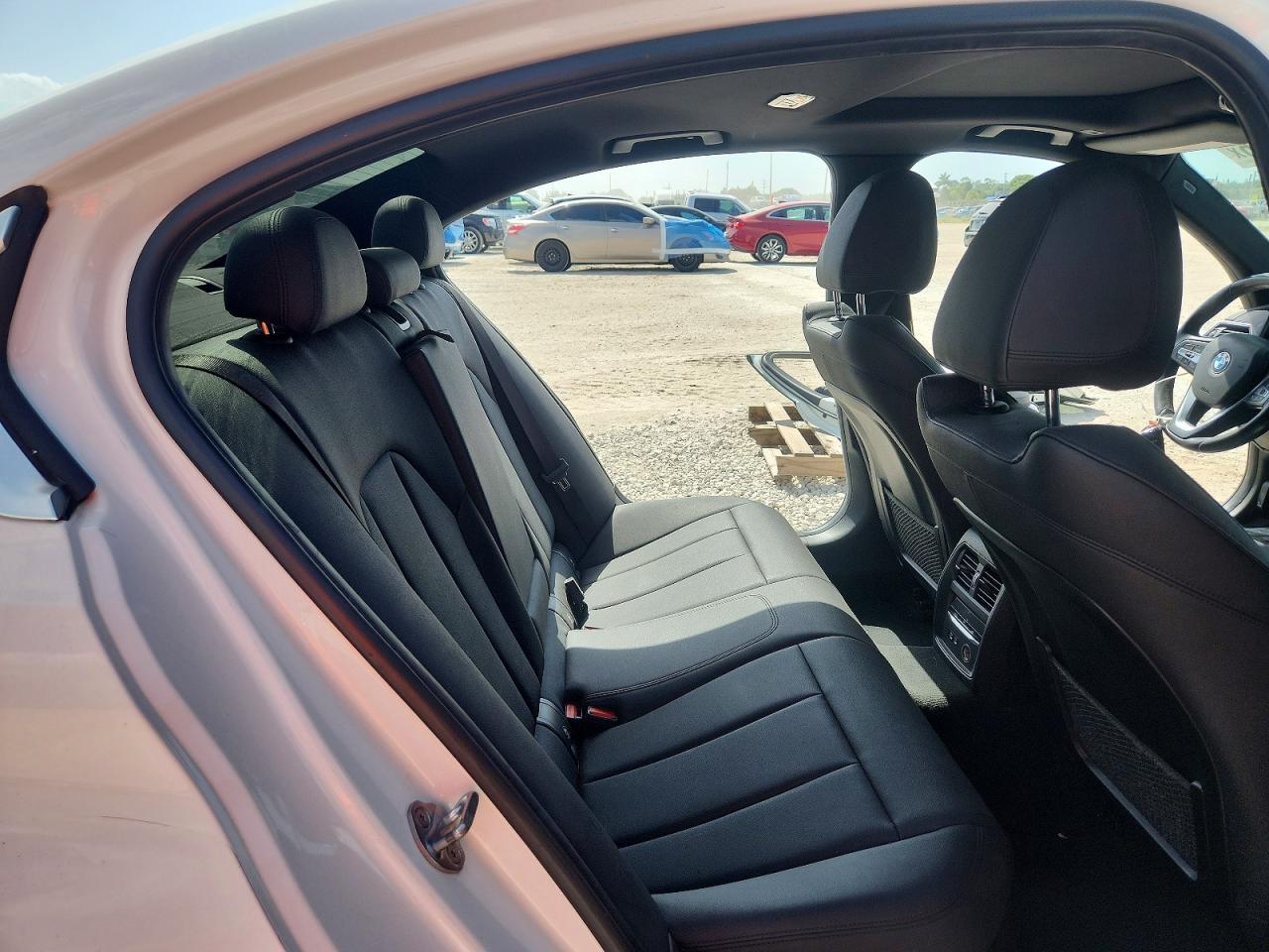 2020 BMW Seria 3 330i - zdjęcie 10