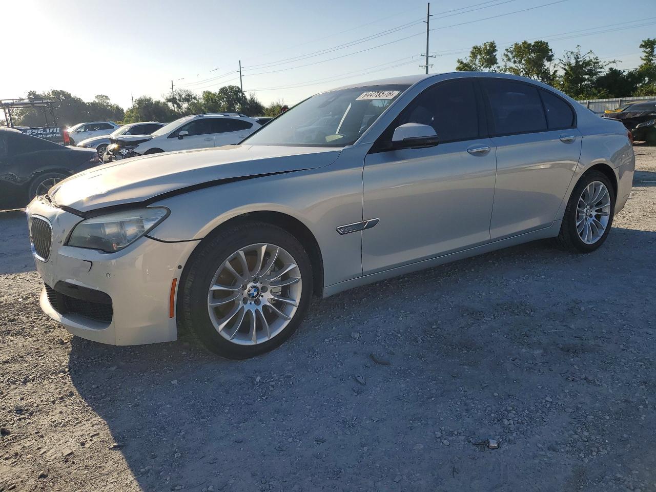 2013 BMW 740 I - zdjęcie główne