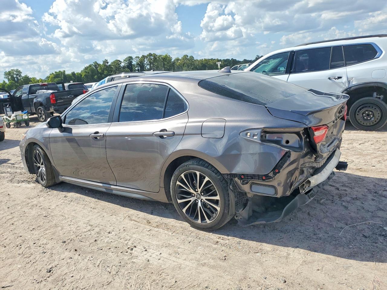 2020 Toyota Camry Se - zdjęcie 2