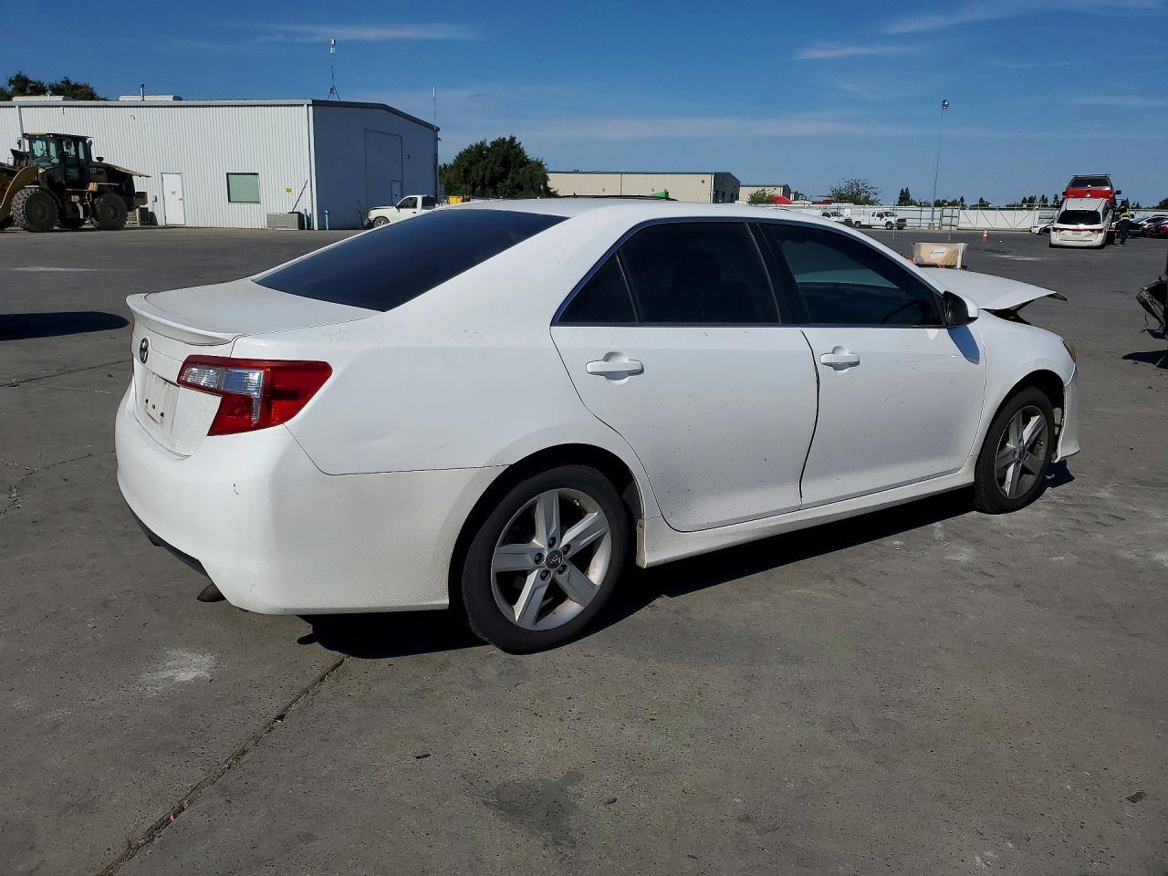 2014 Toyota Camry Se - zdjęcie 3