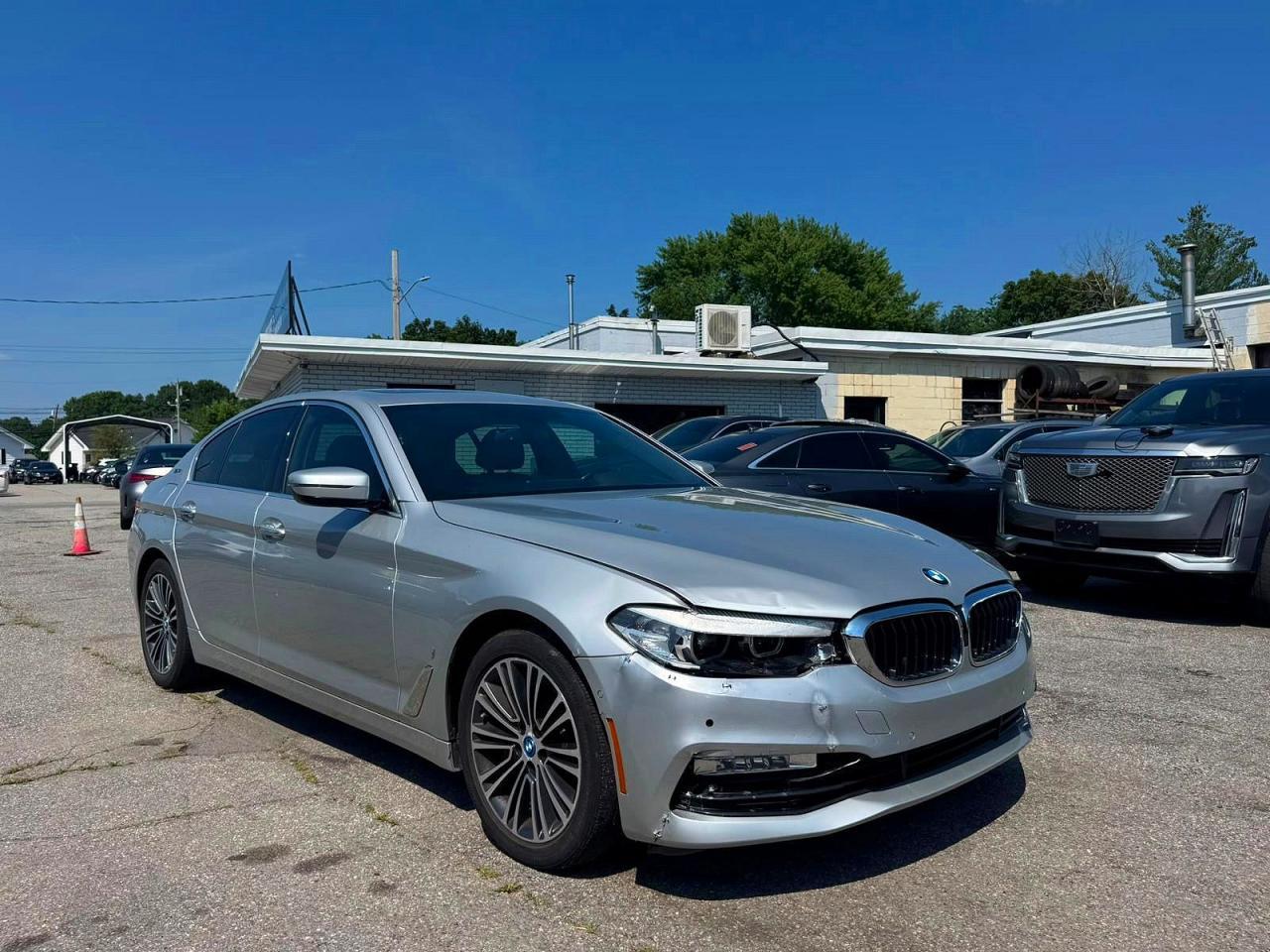 2018 BMW 530Xe - zdjęcie główne