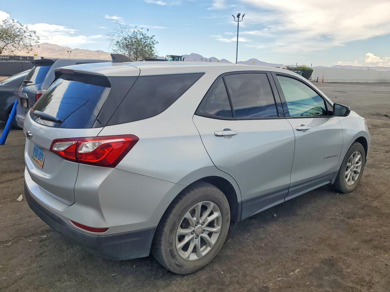 2019 Chevrolet Equinox Ls - zdjęcie 3