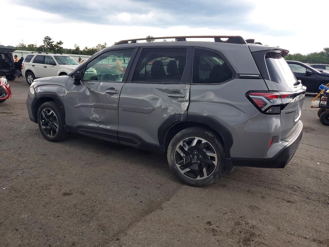 2025 Subaru Forester Limited - zdjęcie 2