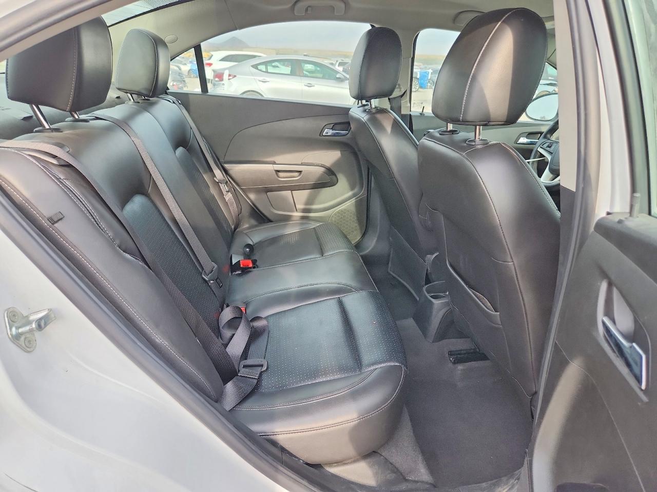 2018 Chevrolet Sonic Premier - zdjęcie 10