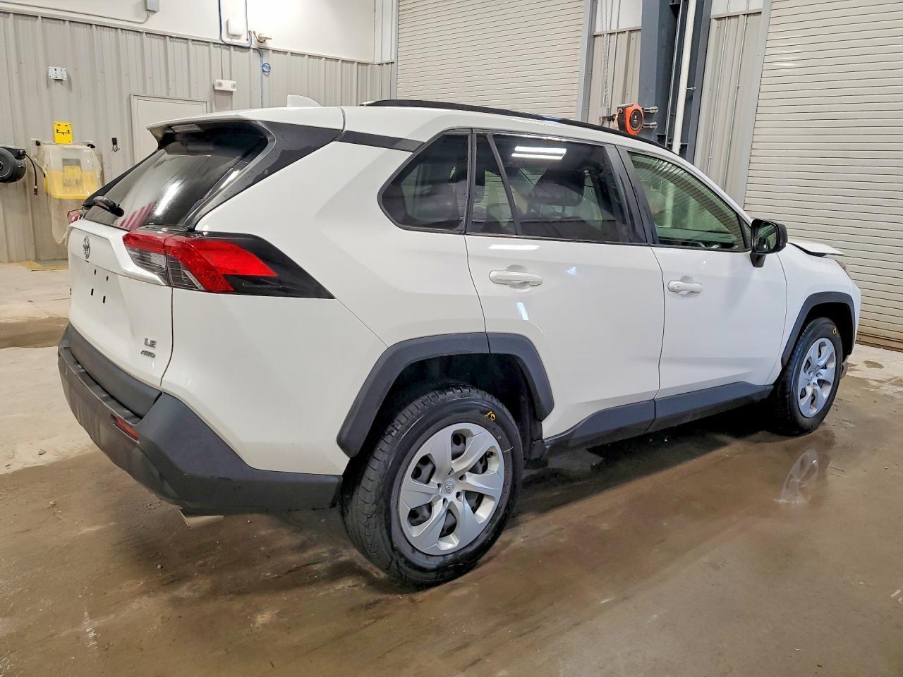 2019 Toyota Rav4 Le - zdjęcie 3