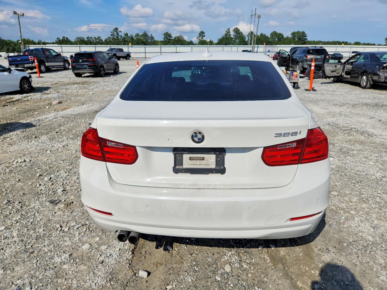2015 BMW 328 I - zdjęcie 6