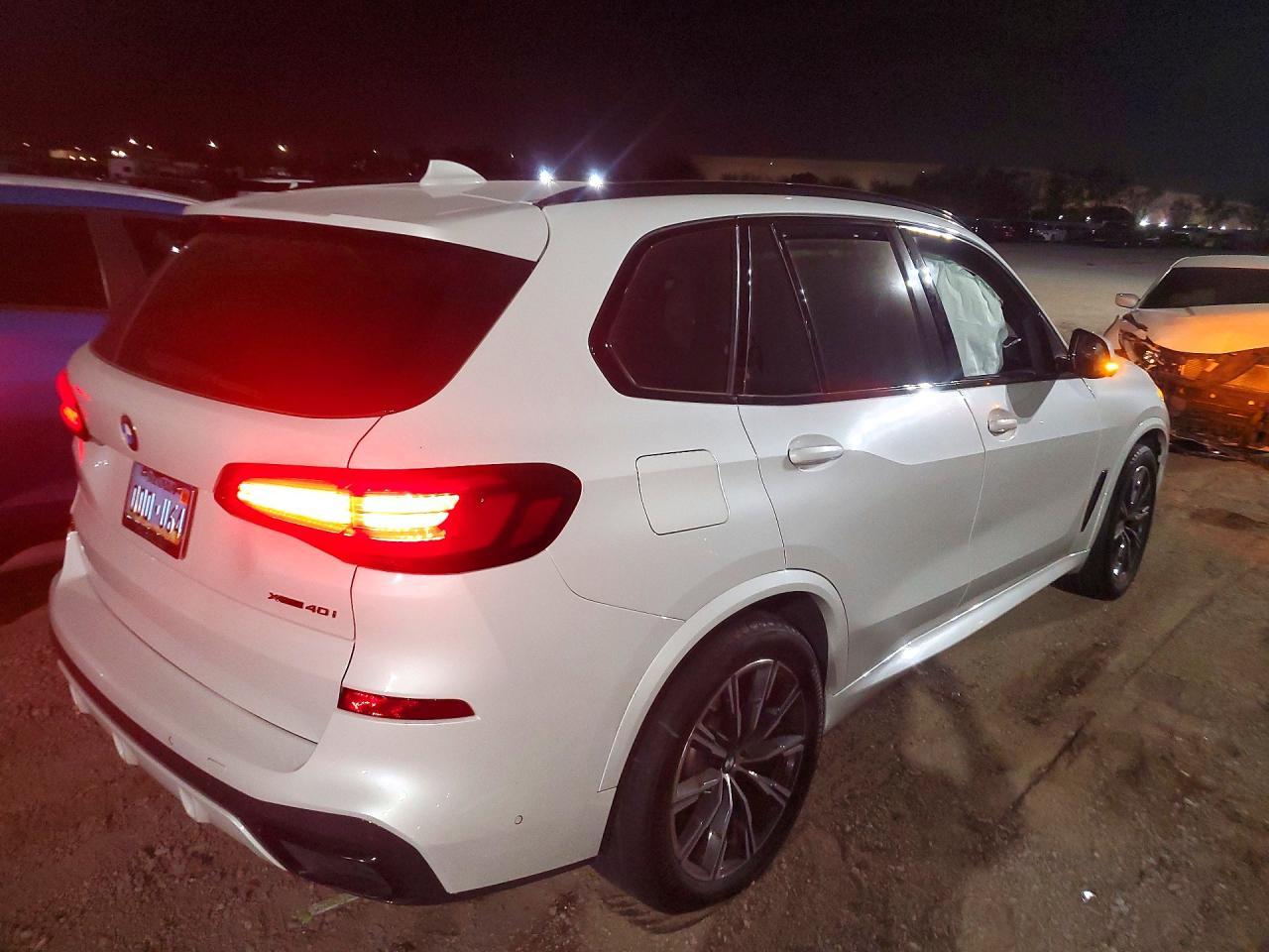 2022 BMW X5 xDrive40I - zdjęcie 3
