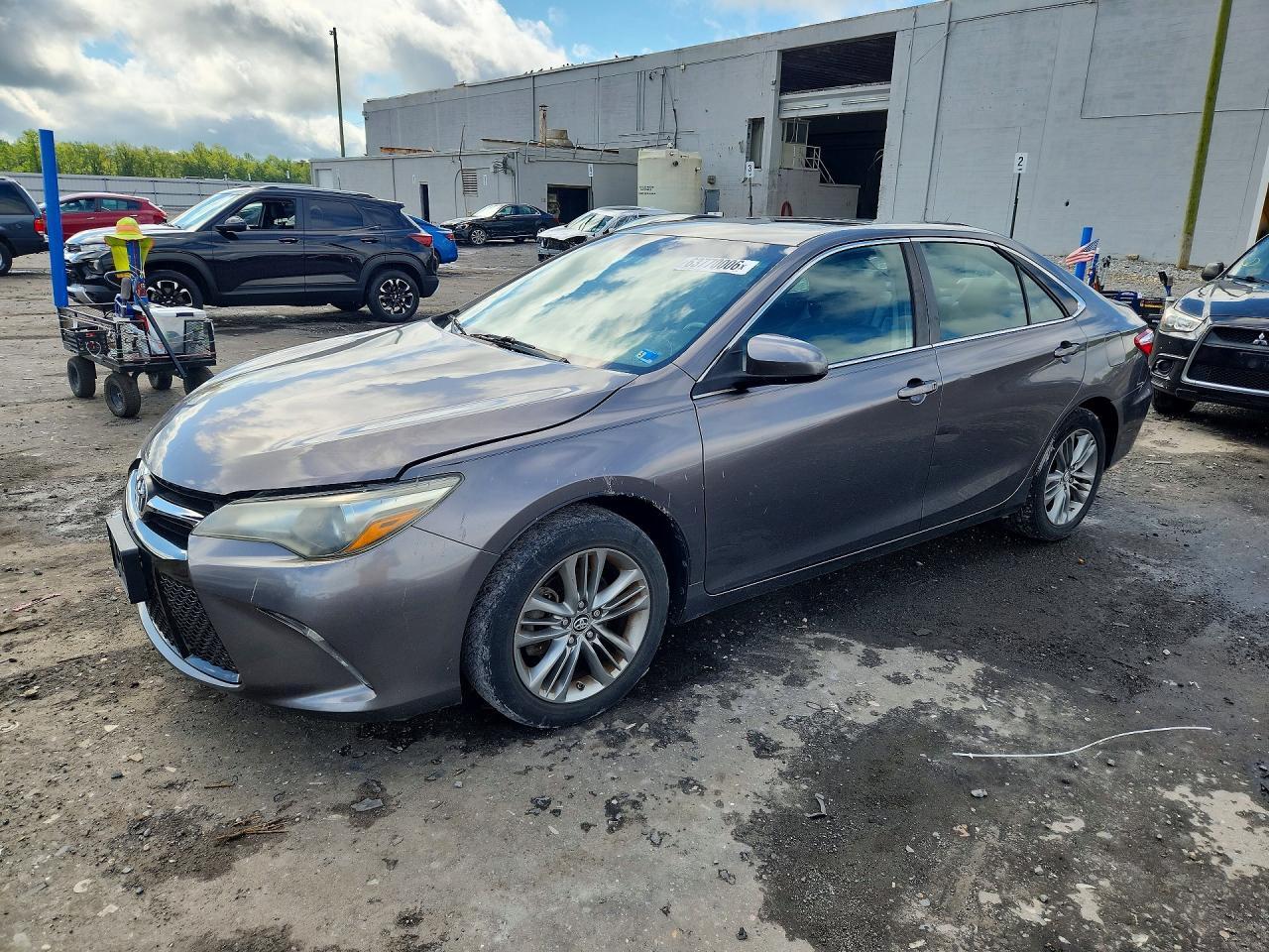 2017 Toyota Camry Se - zdjęcie główne