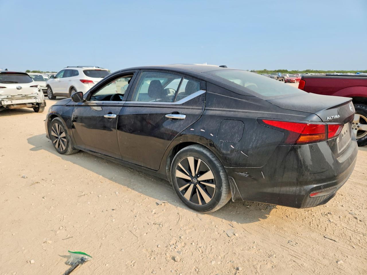 2020 Nissan Altima Sl - zdjęcie 2