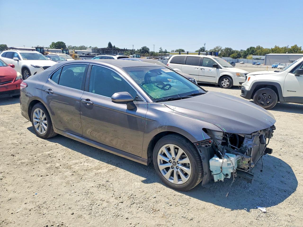2019 Toyota Camry Le - zdjęcie 4