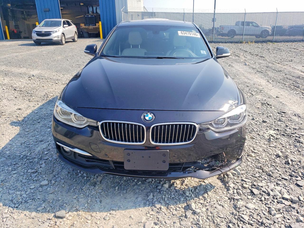 2017 BMW 330 Xi - zdjęcie 5