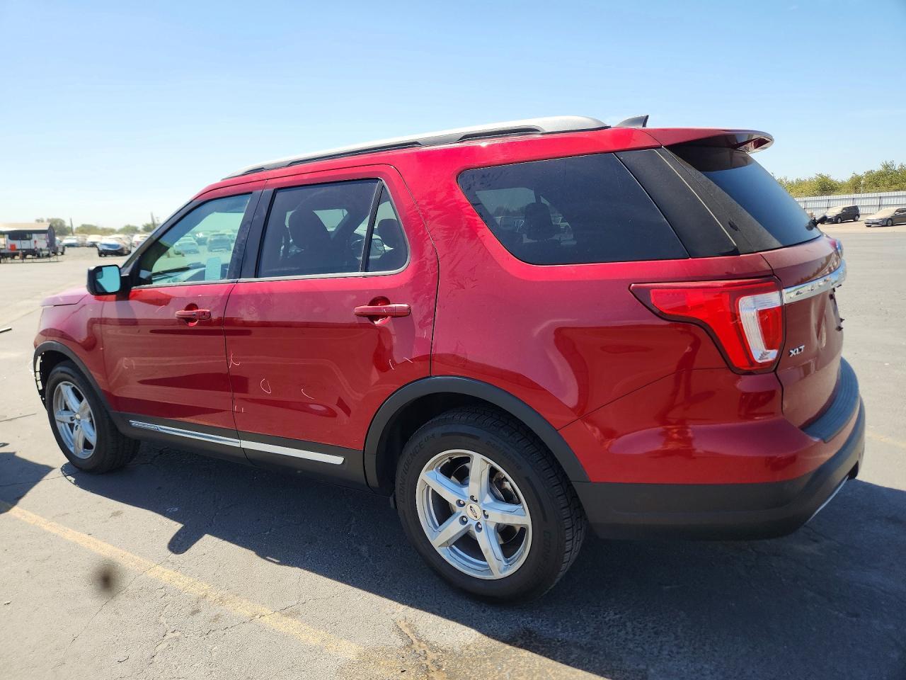 2018 Ford Explorer Xlt - zdjęcie 2