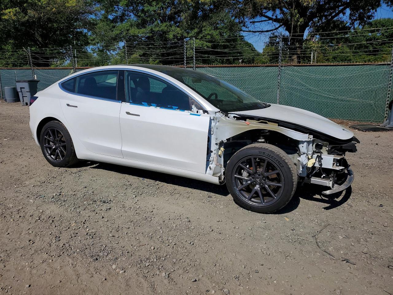 2020 Tesla Model 3 - zdjęcie 4