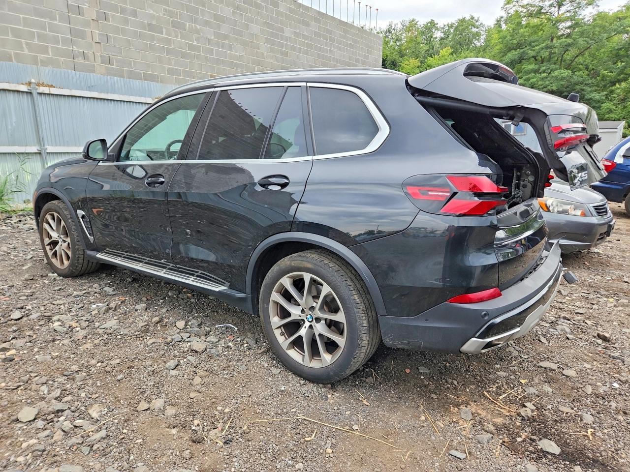 2024 BMW X5 xDrive40I - zdjęcie 2