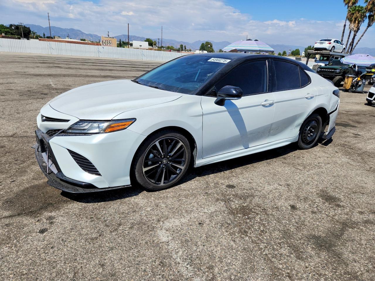 2019 Toyota Camry Xse - zdjęcie główne