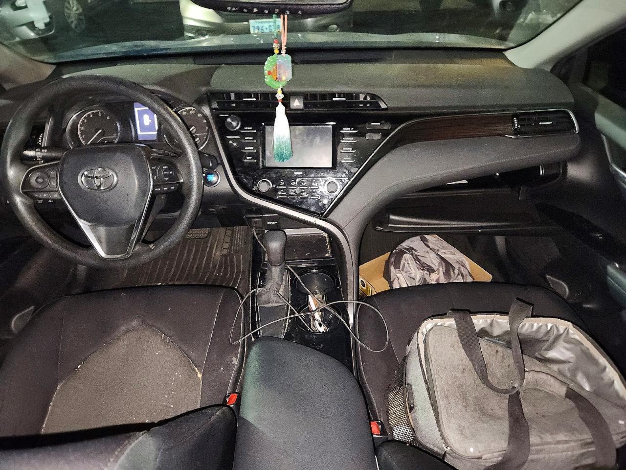 2020 Toyota Camry Le - zdjęcie 8