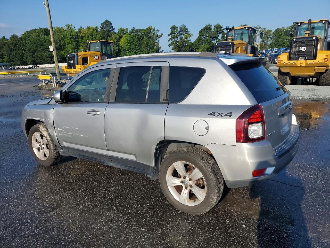 2016 Jeep Compass Latitude - zdjęcie 2