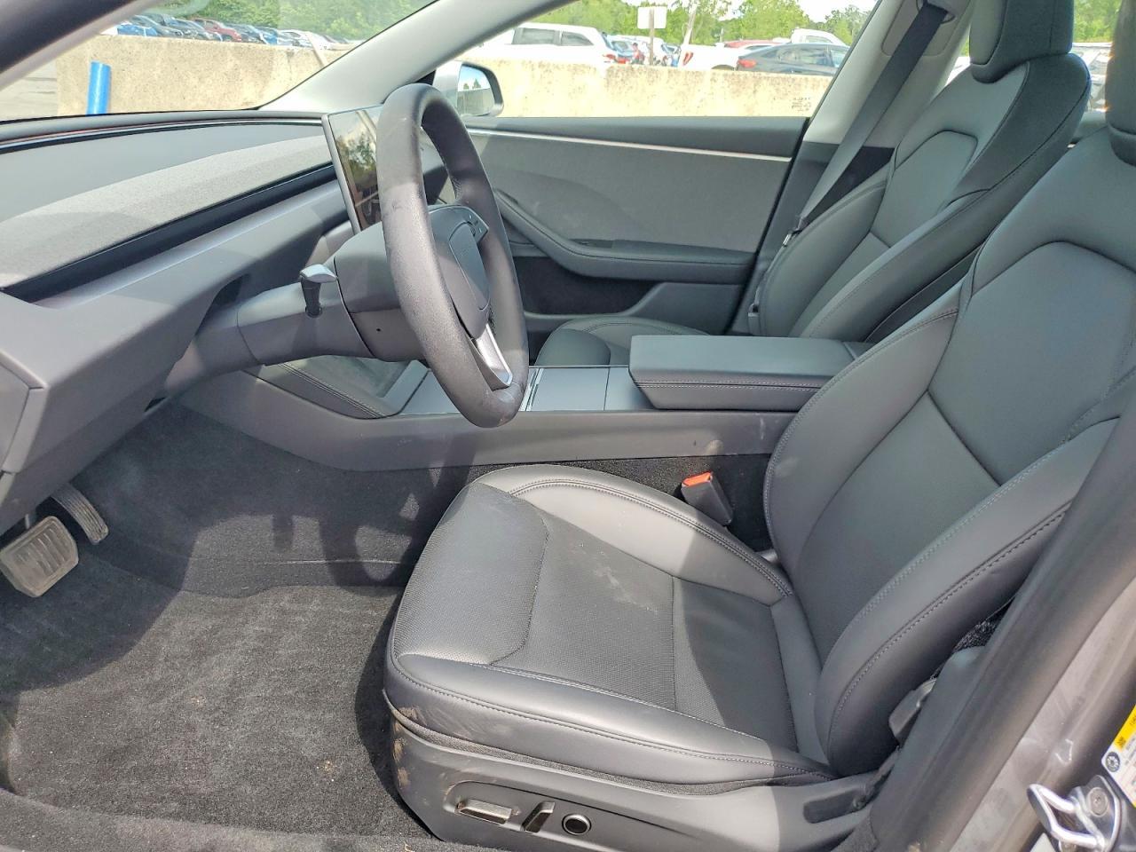 2026 Tesla Model 3 - zdjęcie 7
