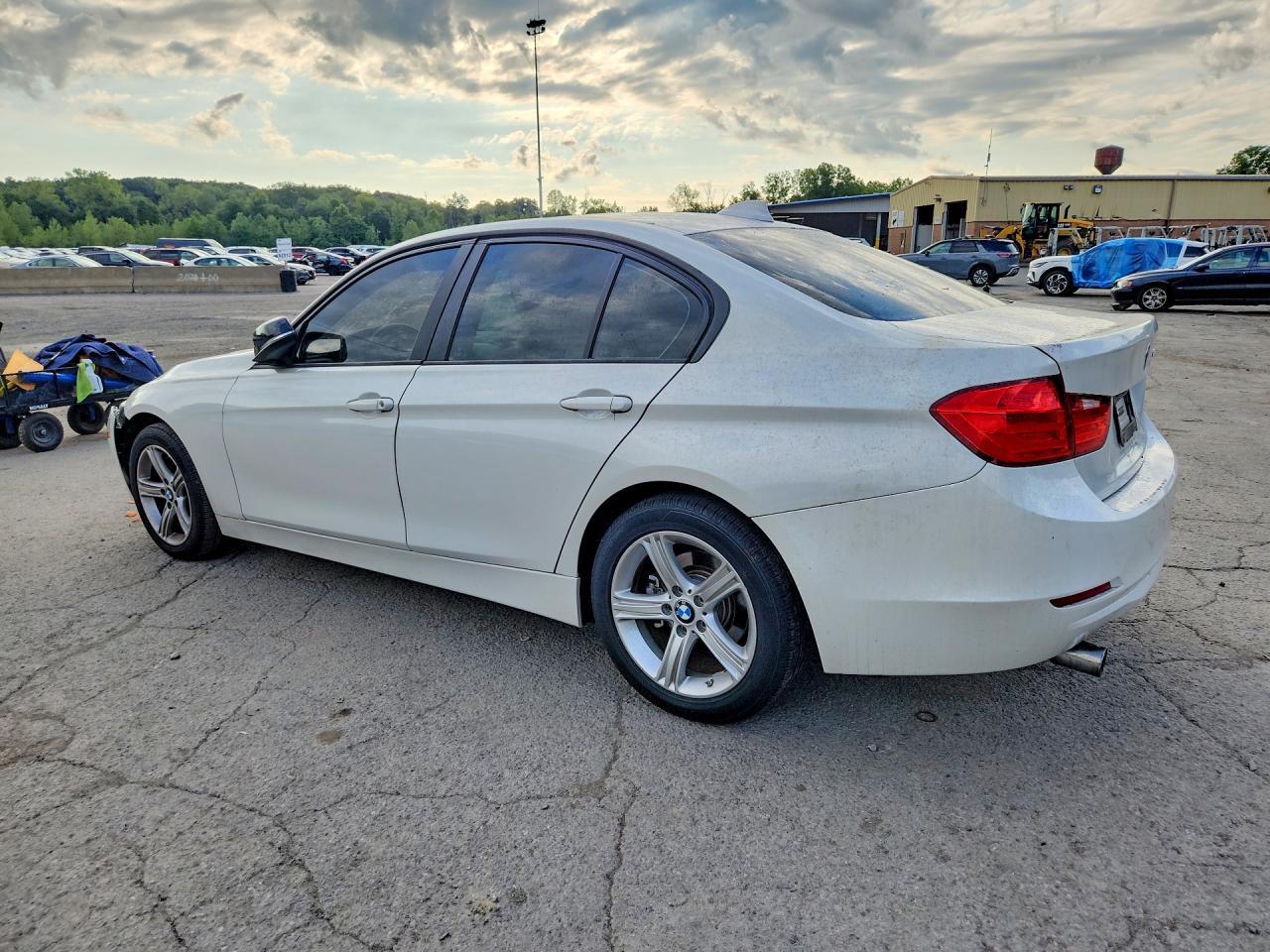 2015 BMW 320 I - zdjęcie 2