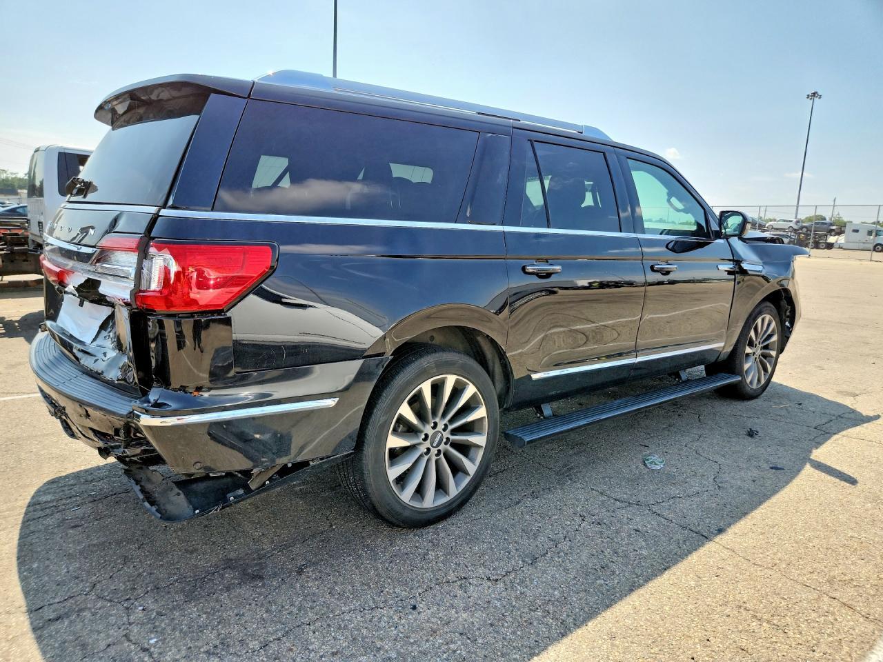 2020 Lincoln Navigator L Reserve - zdjęcie 3
