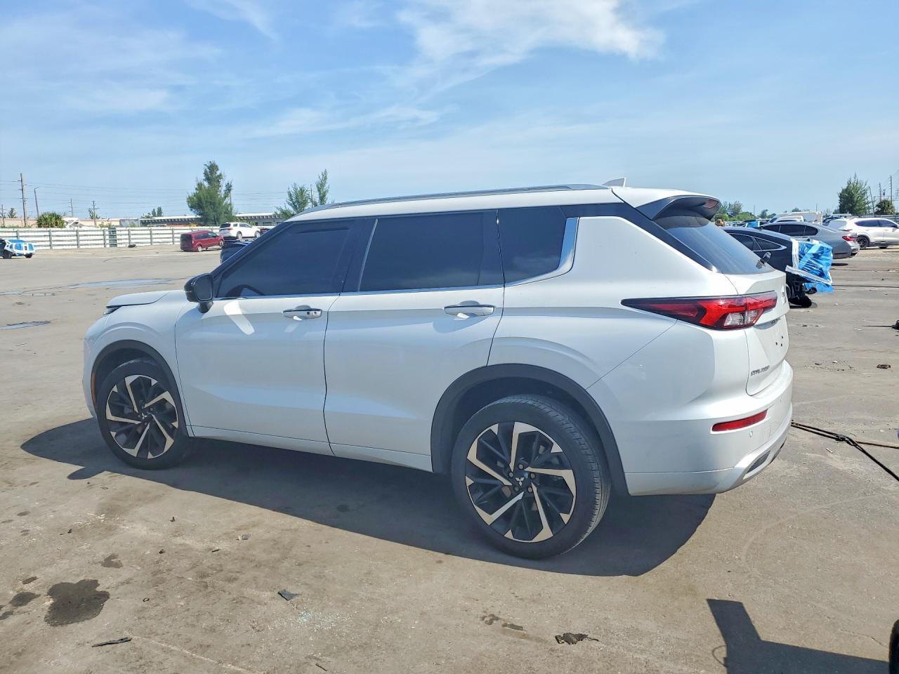 2024 Mitsubishi Outlander Sel - zdjęcie 2