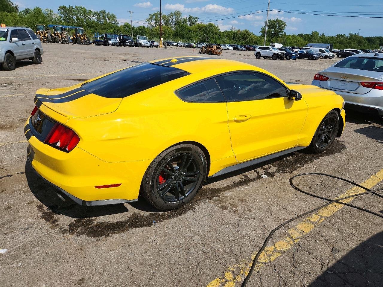 2015 Ford Mustang - zdjęcie 3