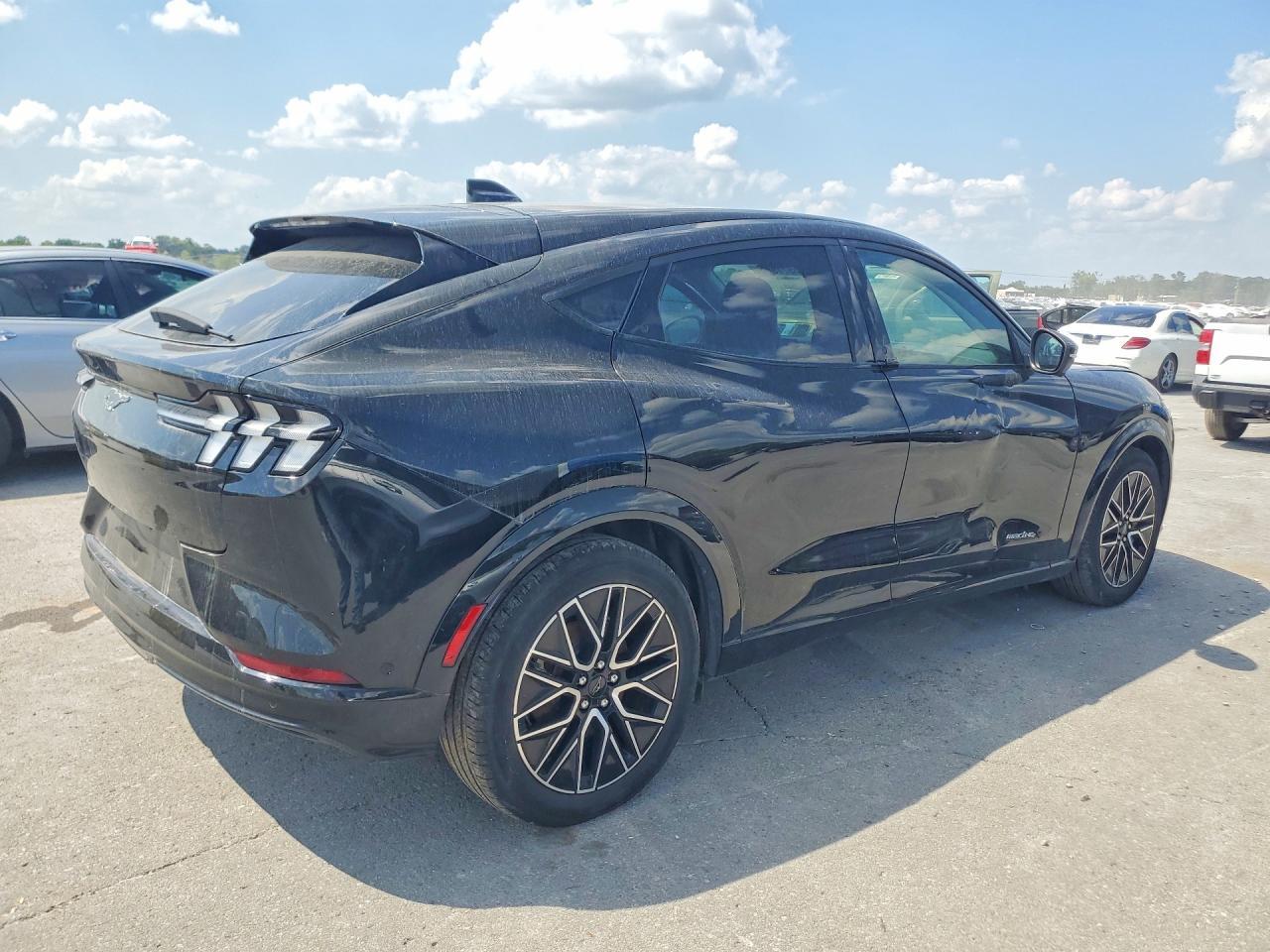 2024 Ford Mustang Mach-E Premium - zdjęcie 3