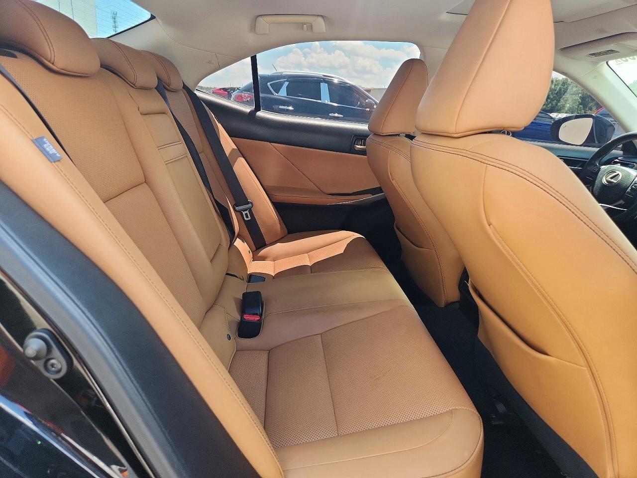 2019 Lexus Is 300 - zdjęcie 10