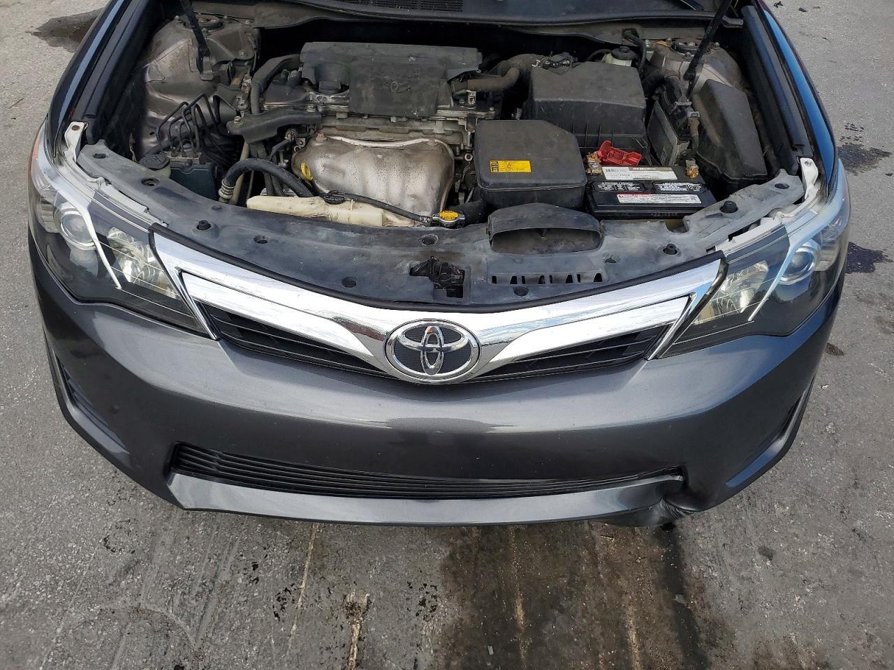 2014 Toyota Camry Le - zdjęcie 11