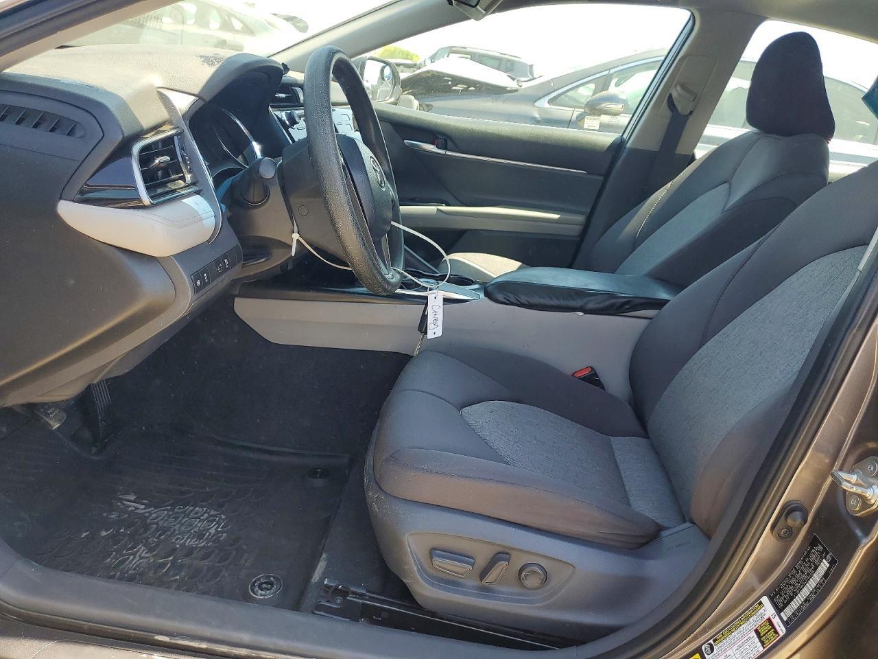 2019 Toyota Camry Le - zdjęcie 7