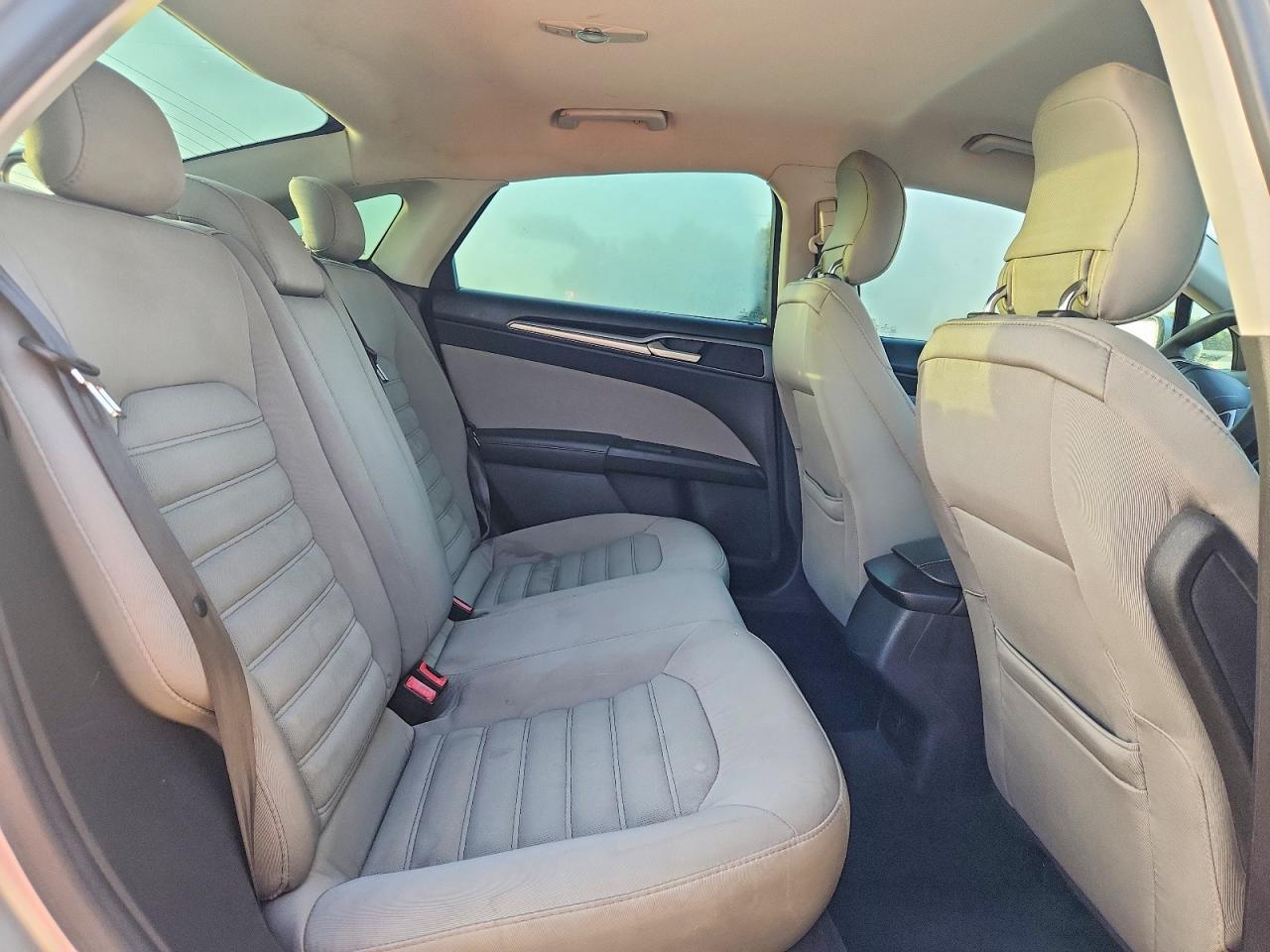 2015 Ford Fusion S - zdjęcie 10