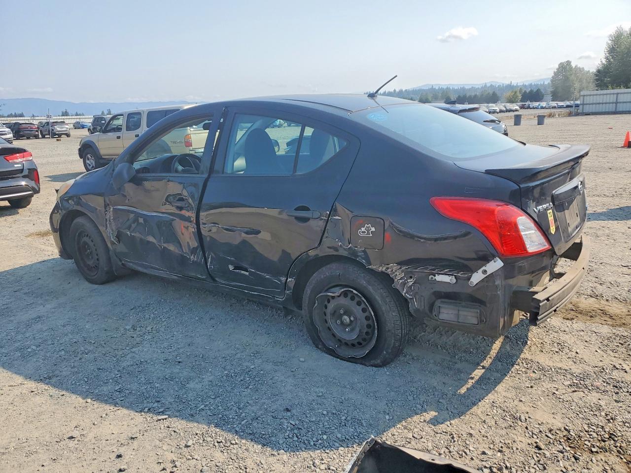 2013 Nissan Versa 1.6 S - zdjęcie 2
