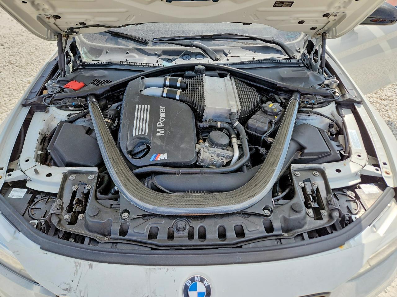 2015 BMW M4 - zdjęcie 11