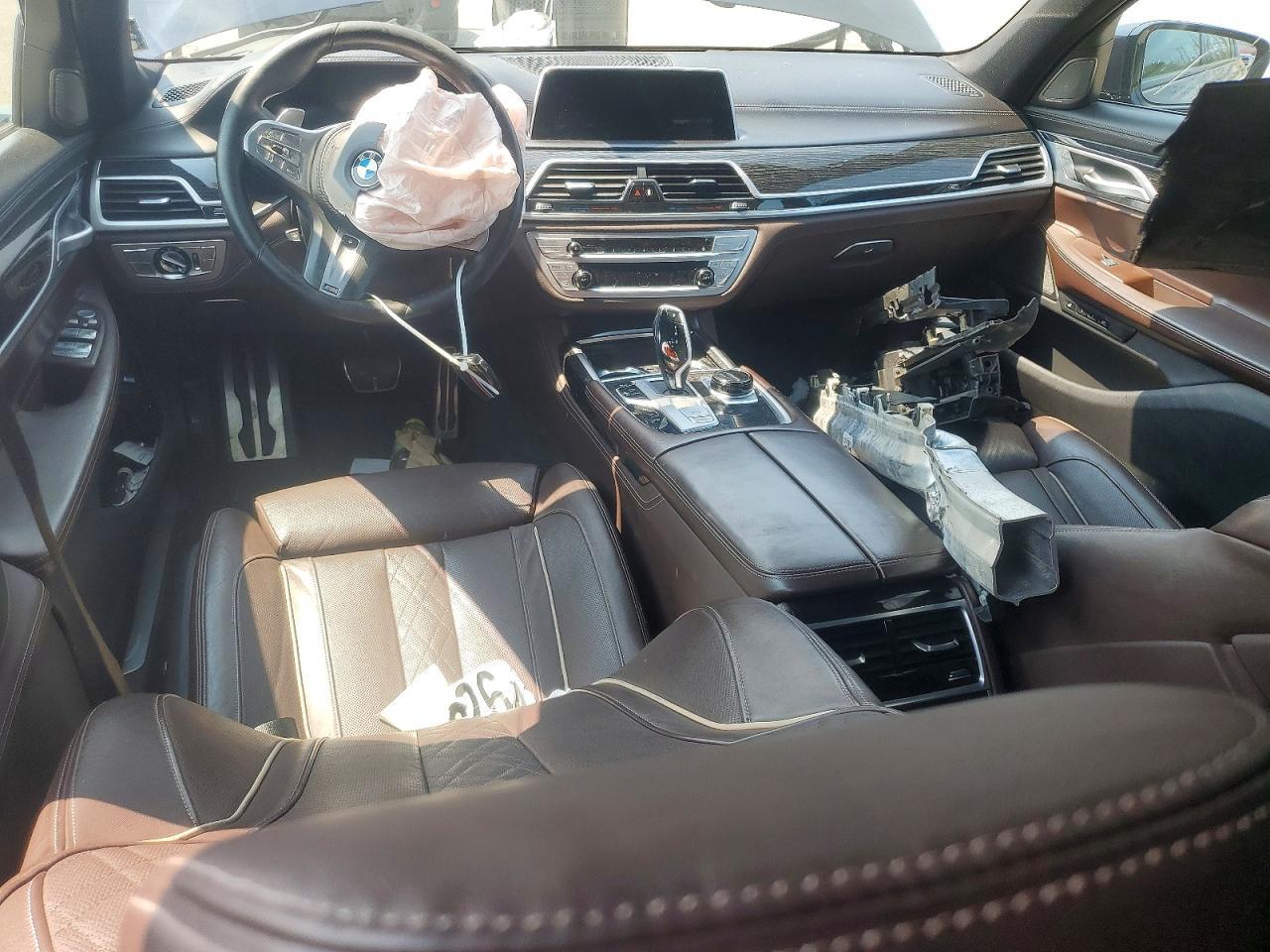 2021 BMW 750 Xi - zdjęcie 8