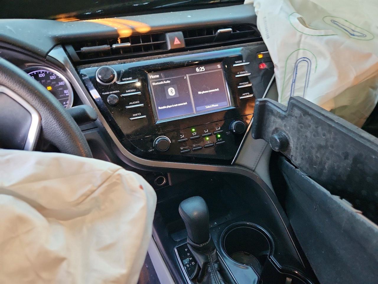 2018 Toyota Camry Le - zdjęcie 8