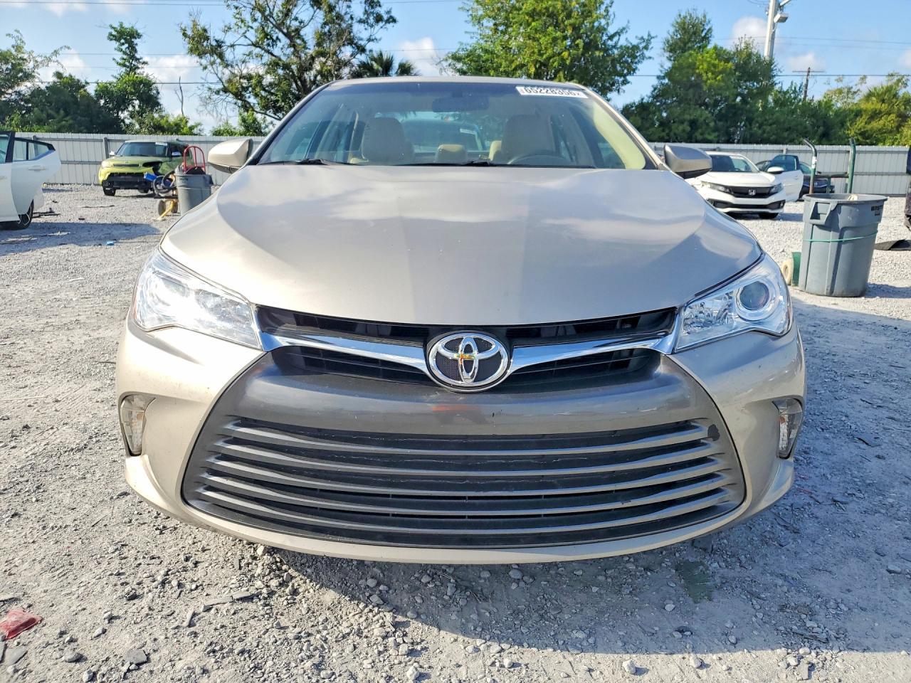 2016 Toyota Camry Le - zdjęcie 5
