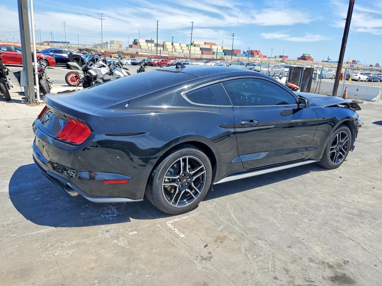 2021 Ford Mustang - zdjęcie 3