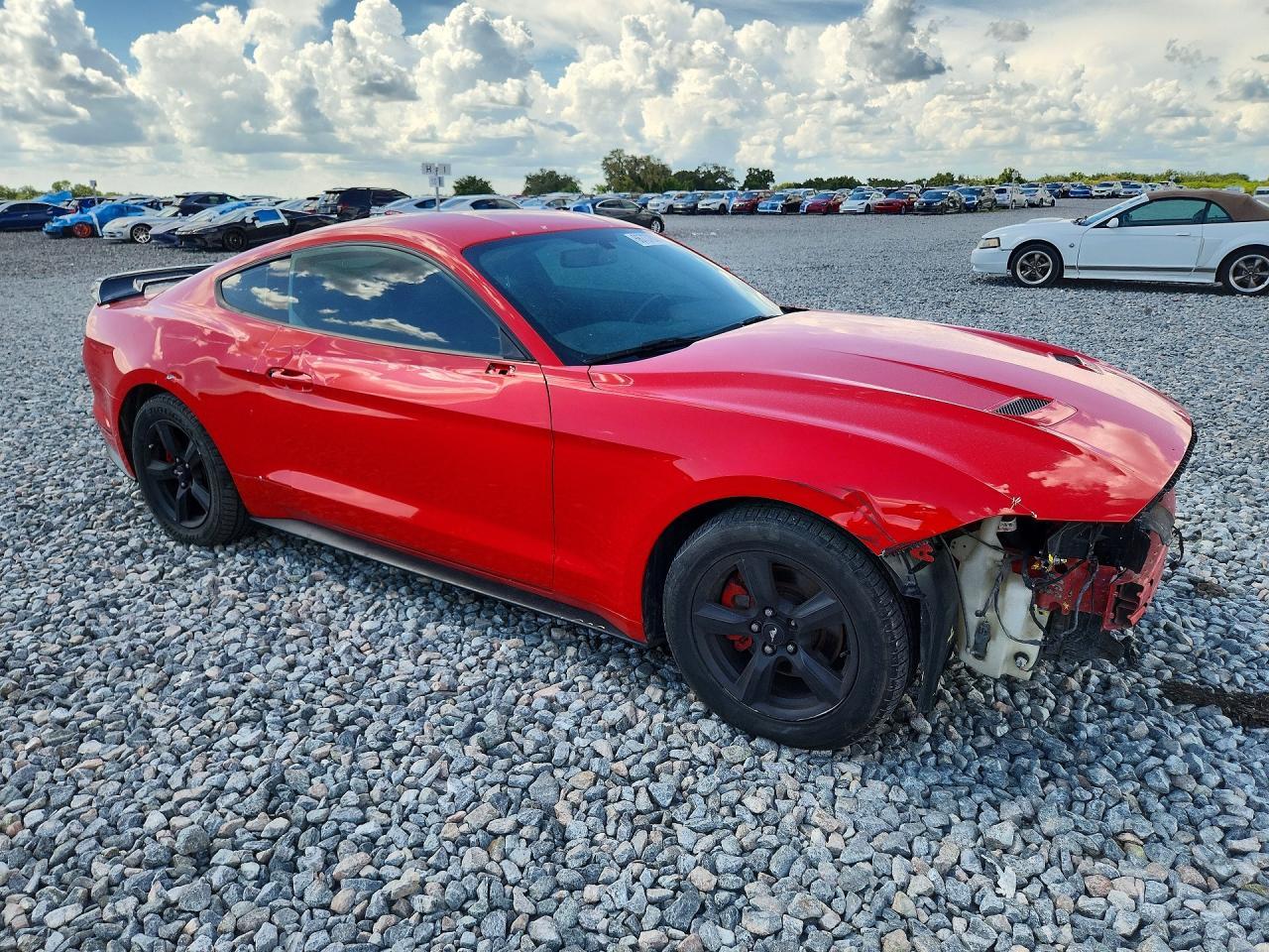 2019 Ford Mustang - zdjęcie 12