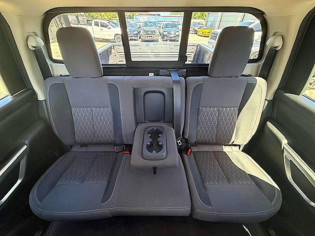 2022 Nissan Titan Sv - zdjęcie 10