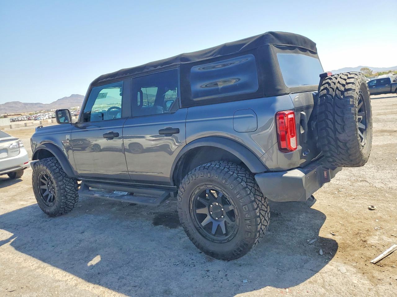 2022 Ford Bronco Base - zdjęcie 2