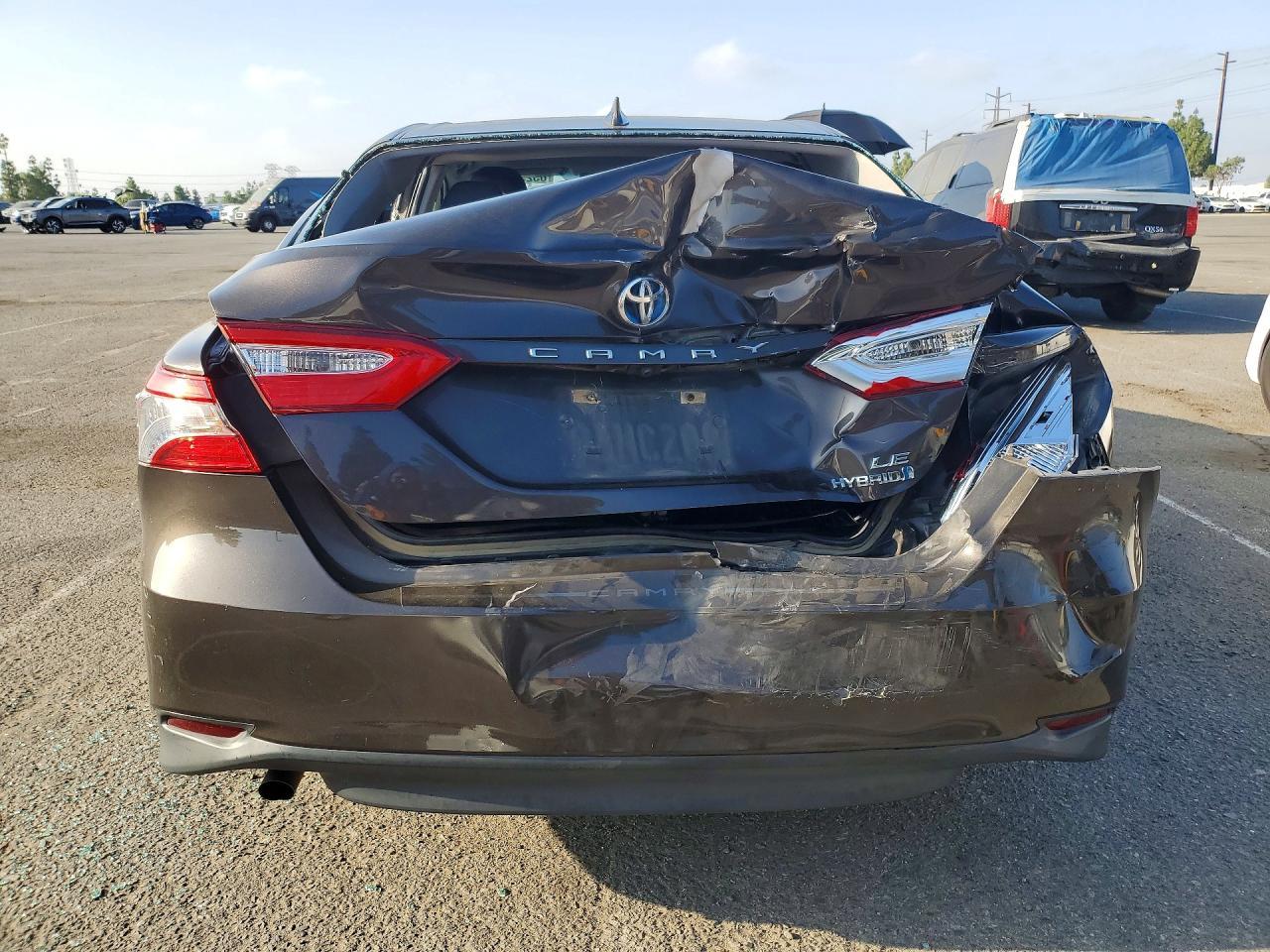 2020 Toyota Camry Le - zdjęcie 6