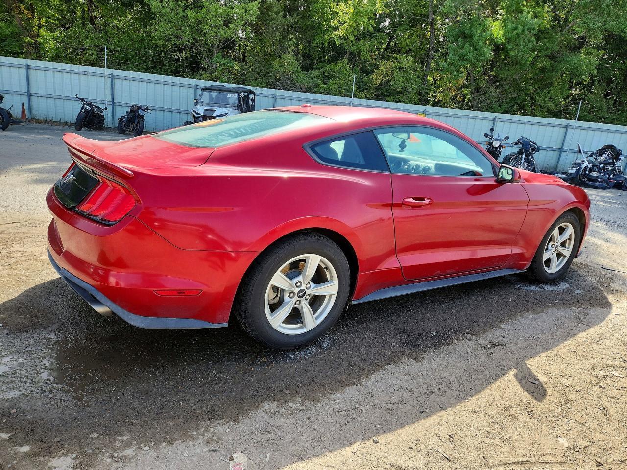 2020 Ford Mustang - zdjęcie 3