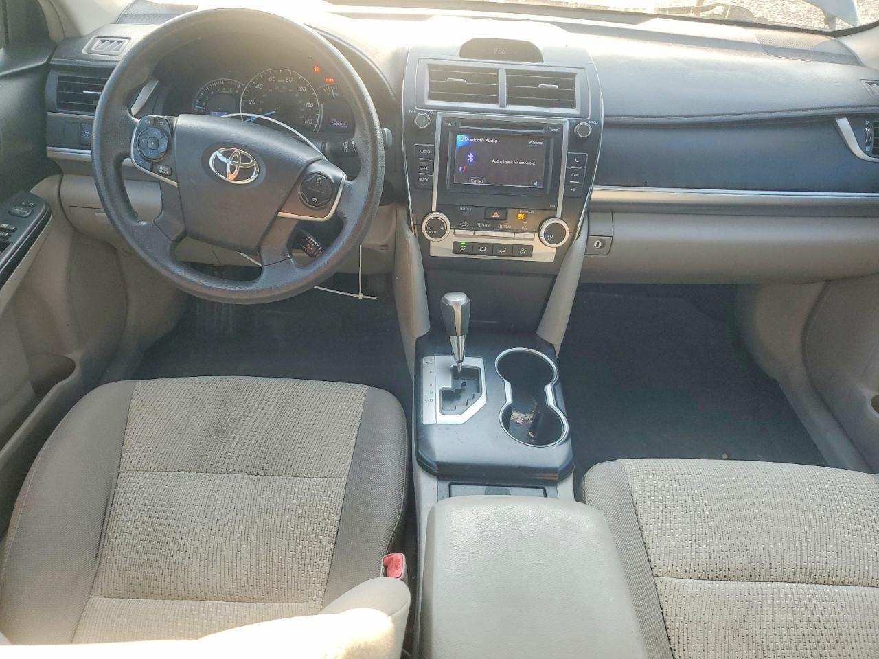 2014 Toyota Camry Le - zdjęcie 8