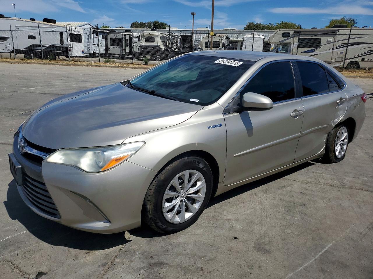 2017 Toyota Camry Hybrid Le - zdjęcie główne