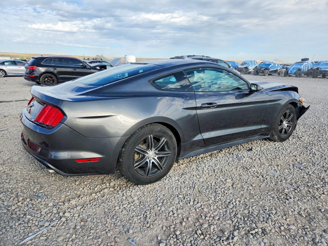 2015 Ford Mustang - zdjęcie 3